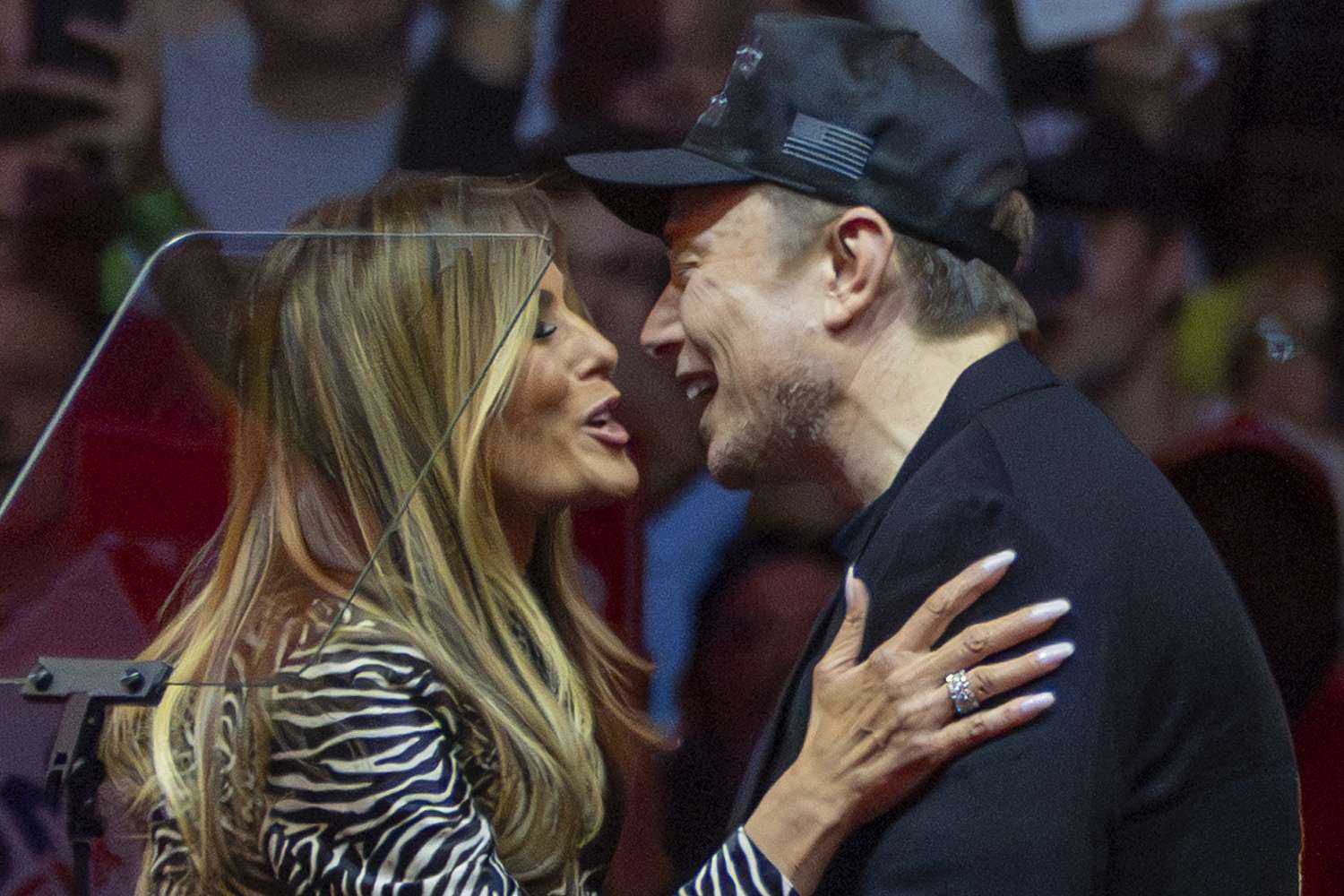 LATEST NEWS: 30 minutes ago, Billionaire Elon Musk and the US President had a fierce conflict and a heated war of words after Elon Musk AND the First Lady had…. more